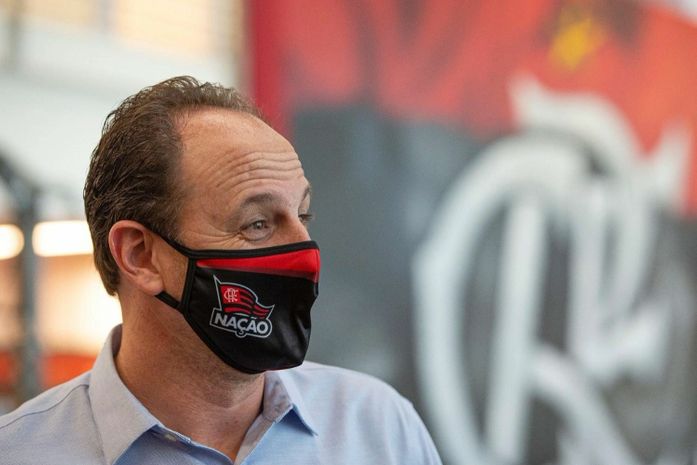 Rogério Ceni chega ao Flamengo com aval de Zico e diz querer 'ganhar tudo'