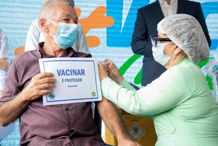 Vacinação de idosos, em Maceió