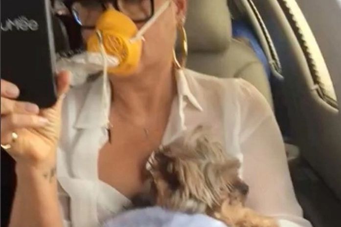 Avião com Xuxa é atingido por raio e faz pouso de emergência