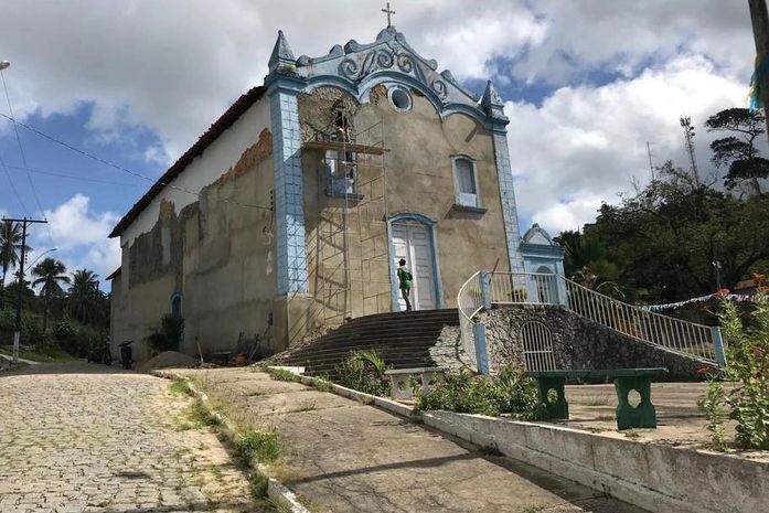 Igreja foi fundada no século XVII, pelos portugueses, entre os anos de 1637 e 1639, e não pelos holandeses