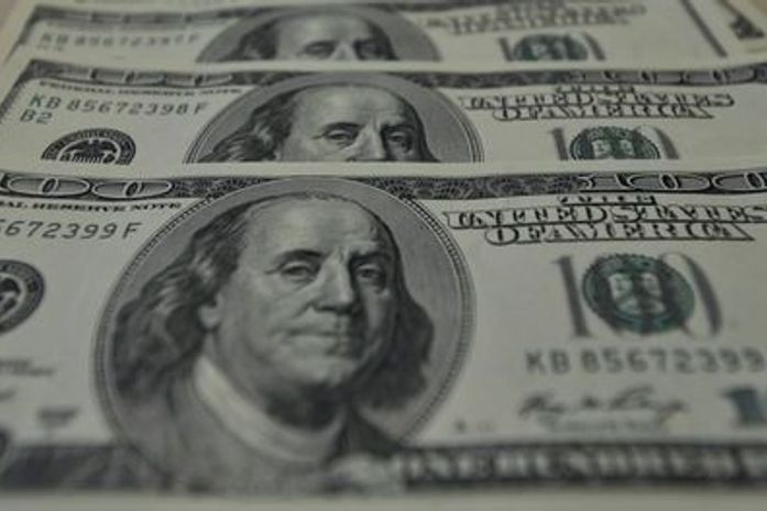 Superávit veio de US$ 13,348 bi em exportações e US$ 10,305 bi em importações.