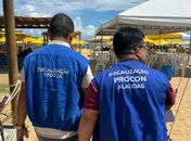 Falta de alvará, acessibilidade e cobrança abusiva levam à autuação de estabelecimentos na Praia do Gunga