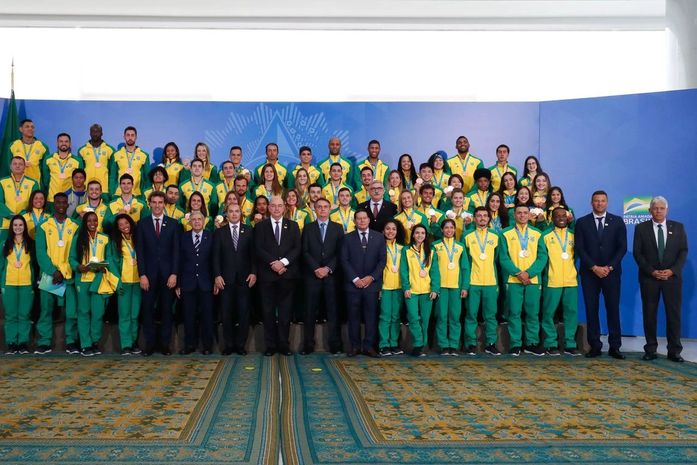 Governo estuda lançar 5 mil bolsas para atletas de base, diz ministro