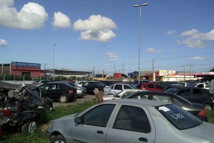 Veículos acumulados no Terminal Rodoviário devem ir a leilão ainda em abril, diz gerente