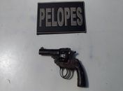 Suspeito de tentar assassinar irmão é preso com arma de fogo