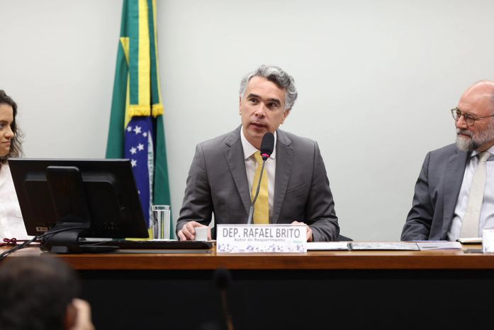 Rafael Brito trabalha para aprovar o SUS da Educação até setembro