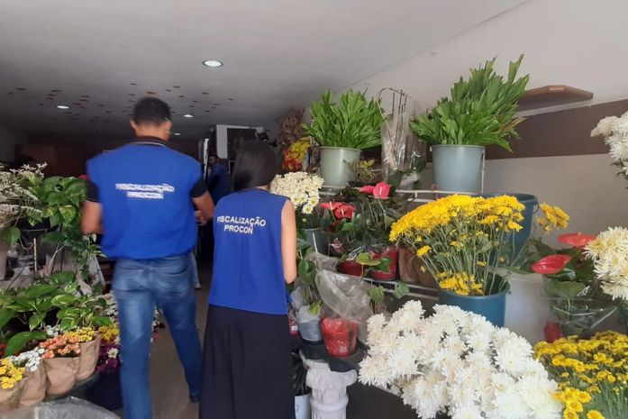 Procon divulga pesquisa de preços com produtos e serviços mais procurados no dia de finados