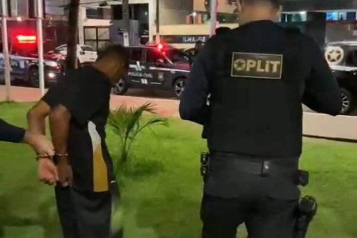 Vídeo: Acusado de arrombar cafeteria na Pajuçara é preso pela polícia