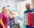 Música, alegria e cuidado: iniciativa leva leveza a pacientes do Hospital da Cidade, em Maceió