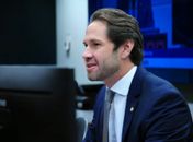 Projeto de Pedro Vilela que pune com perda de cargo ou mandato condenado por violência contra a mulher tem requerimento de urgência aprovado