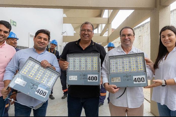 Prefeito Luciano recebe lâmpadas led e vistoria obras de modernização do Municipal de Arapiraca