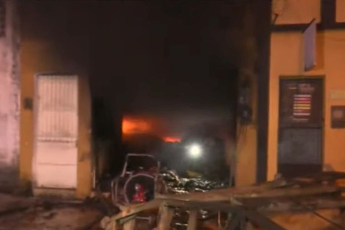 Incêndio atinge depósito de pneus no Centro de Maceió
