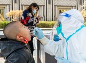 China pede que pessoas estoquem comida em meio a nova onda de Covid-19