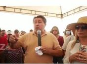 Ex-prefeito Zé Pedro ao lado da prefeita Santana Mariano afirmando seu apoio publicamente a Alex Mariano