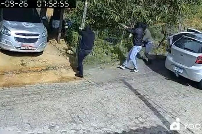Veja momento em que encapuzados executam dois irmãos no interior de AL; caso é investigado