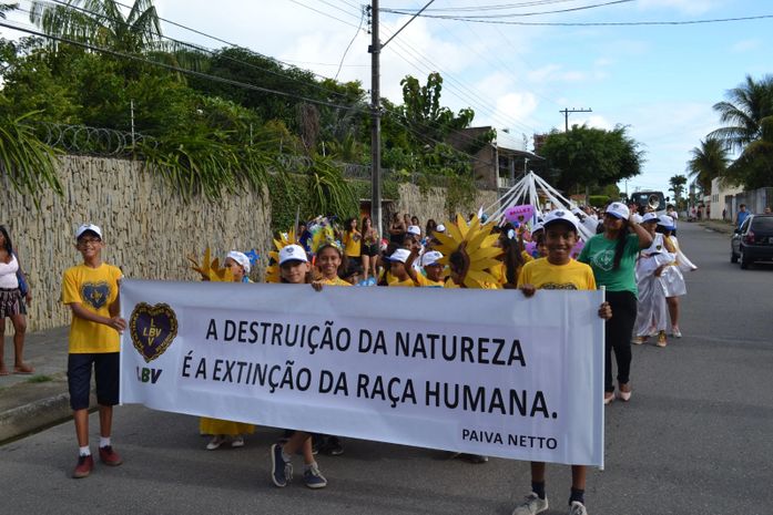Crianças, adolescentes, idosos e famílias amparadas pela LBV promovem Desfile Cívico na parte alta de Maceió/AL