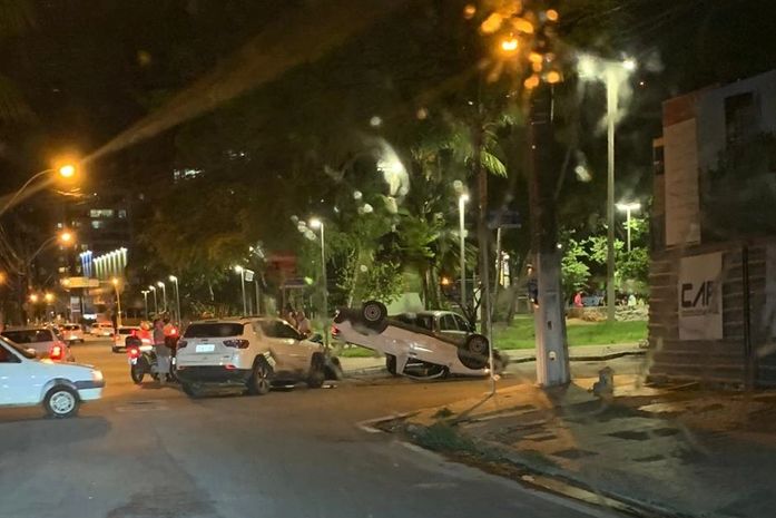 Acidente aconteceu por volta das 20h, próximo à Praça do Skate, em Maceió.