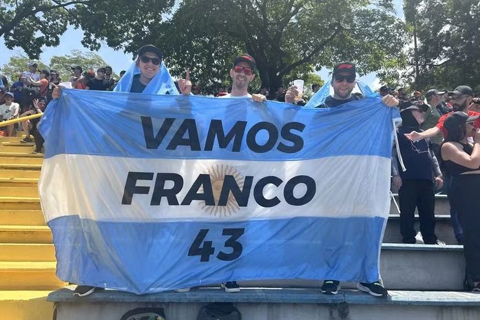 Argentinos fazem festa no GP de São Paulo na torcida por Colapinto