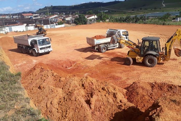 Prefeitura de Santana do Mundaú inicia terraplanagem para construção da Creche do Programa Criança Alagoana - CRIA