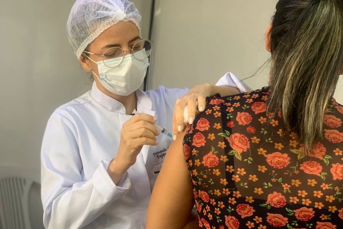Vacinação itinerante contra Covid-19 é iniciada nesta segunda (3); confira locais