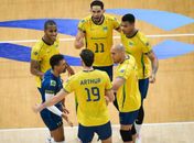 Seleção brasileira masculina tem trabalho, mas vence a China na estreia do Mundial de vôlei