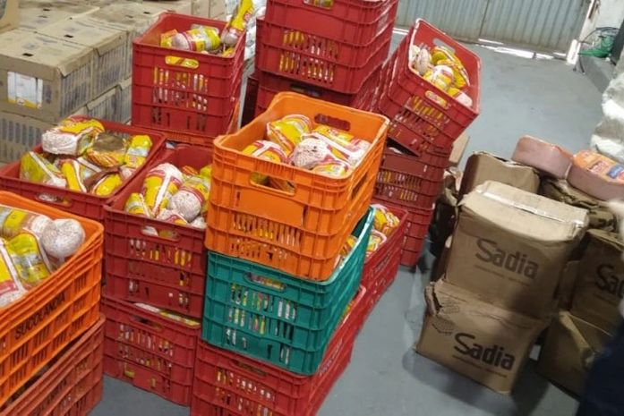 Fiscais da Vigilância Sanitária apreendem 1.700kg de alimentos fora da validade