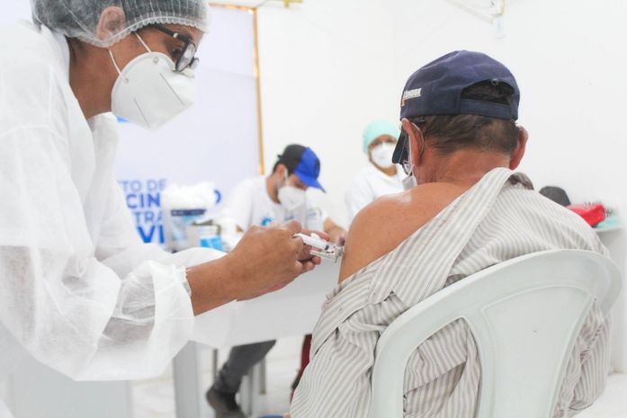 Mutirão de vacinação contra a Covid-19 acontece neste sábado, em Delmiro Gouveia, para doses de reforço