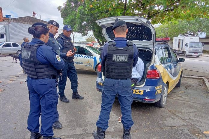 Abordagem enquanto os agentes de segurança davam apoio durante ação da Semscs no local
