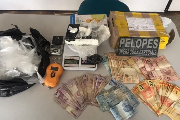 Após denúncia, polícia prende jovem acusado de tráfico de drogas