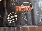 Roedores e baratas: Vigilância Sanitária interdita food truck por irregularidades no Farol