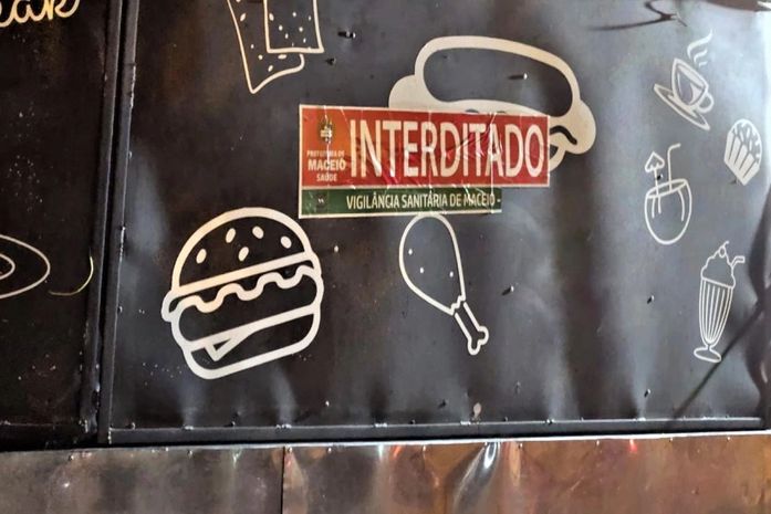 Roedores e baratas: Vigilância Sanitária interdita food truck por irregularidades no Farol