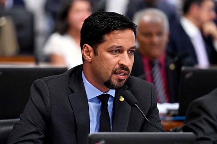 Rodrigo Cunha vê como “ajuste necessário” inclusão de novas categorias no recebimento da Renda Básica