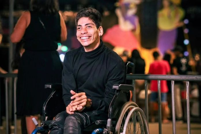 Inclusão literária: Luiz Felipe, ex-aluno da Escola Alternativa, participa da Literativa com obra que inspira estudantes