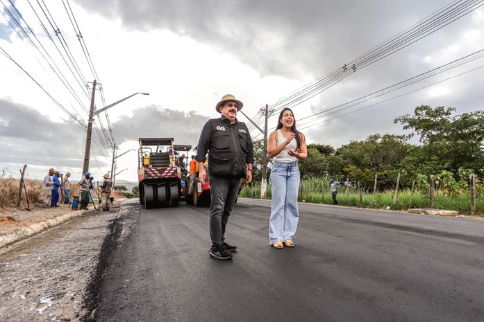 Prefeito Gilberto Gonçalves e Deputada Gabi Gonçalves fiscalizam pavimentação asfáltica da extensão da Avenida Jesus Cristo em Rio Largo