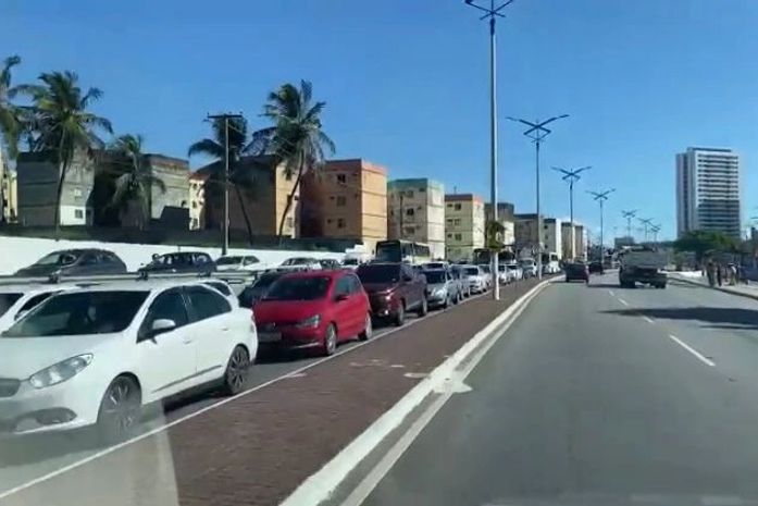 Protesto provoca congestionamento em Jacarecica