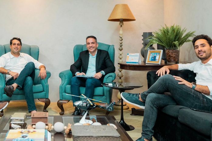 Prefeito de Santana do Mundaú e prefeito eleito se reúnem com governador Paulo Dantas