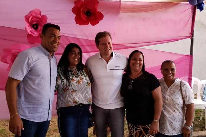 No dia da Mulher, Marx Beltrão acompanha trabalho de instituição social em Maceió