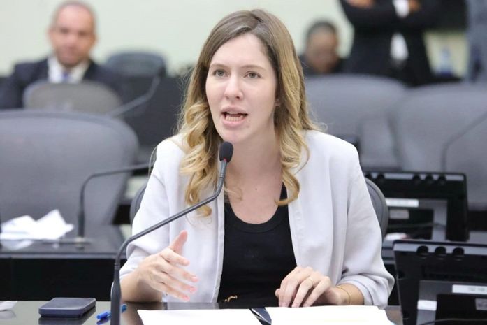 Cibele Moura propõe criação de atendimento específico para jovens usuários de vape em Alagoas