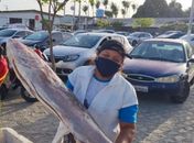 Compras no Centro Pesqueiro de Jaraguá podem ser realizadas no sistema drive-thru