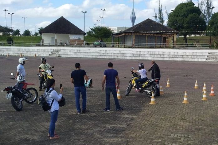 Prefeitura de Arapiraca capacita agentes de trânsito com pilotagem defensiva