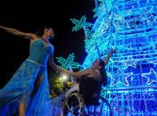 Árvore dançante ilumina o Natal na Praça Multieventos
