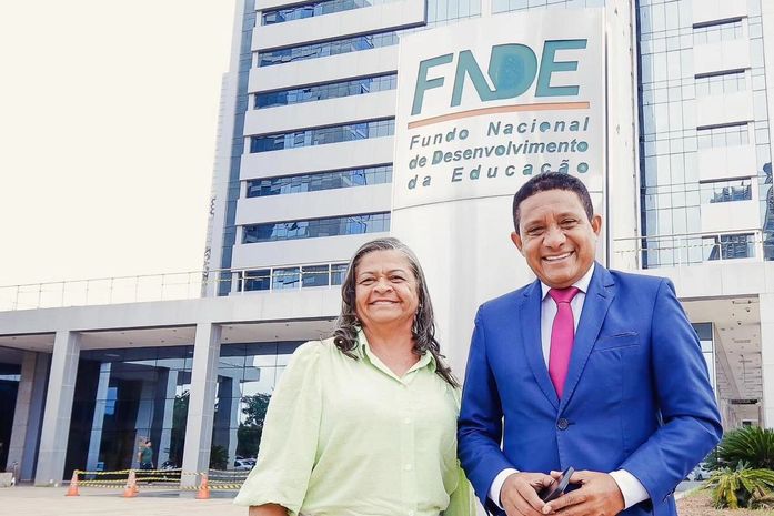 Sinteal aprova reajuste de Júlio Cezar e Júlia Silva para a Educação