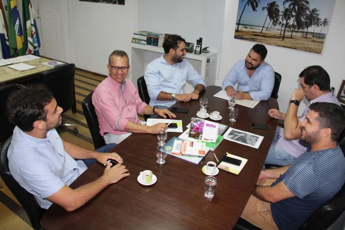 Prefeito Arthur Freitas vai ao IMA solicitar autorização para início de várias obras em Santana do Mundaú