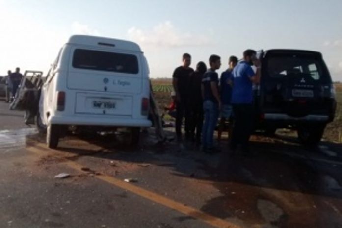 Acidente resultou na morte de duas pessoas e deixou outras feridas