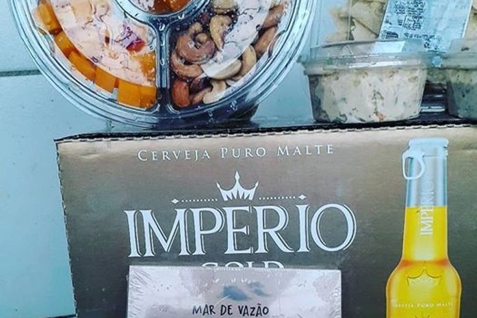 Obrigada, deputada Jó Pereira pela delícia da Império e das goluseimas, que alimentaram a cantiga do " parabéns para você" e trouxeram leveza para alma dessa ativista.