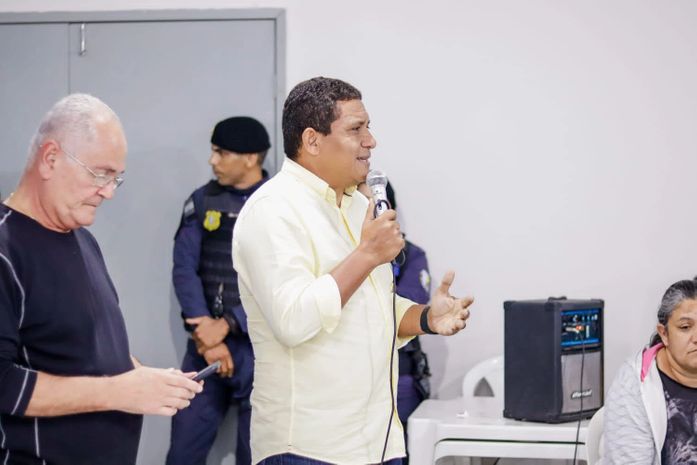 Prefeito Júlio se reúne com ambulantes que participarão do FIPI