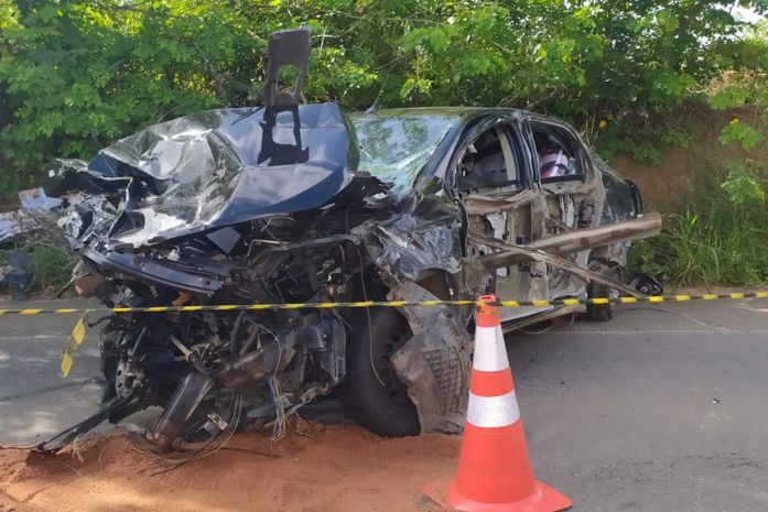 Acidente entre dois carros e um caminhão deixa homem em estado grave e outro ferido na AL-115