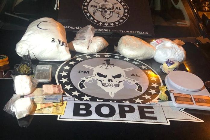 Polícia apreende 6kg de pasta de cocaína em apartamento usado como refinaria de drogas 