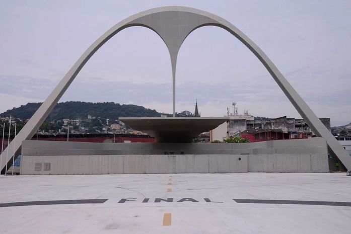 Desfile no Sambódromo está mantido por enquanto, diz governo do Rio