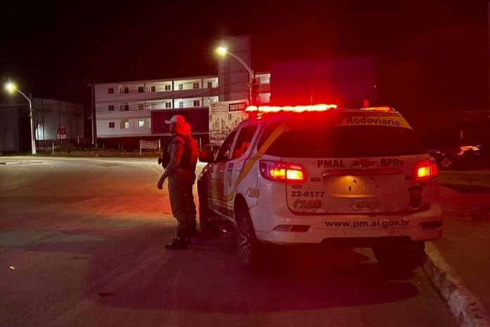 Suspeito de roubo é preso após ser imobilizado por populares no litoral de Maceió